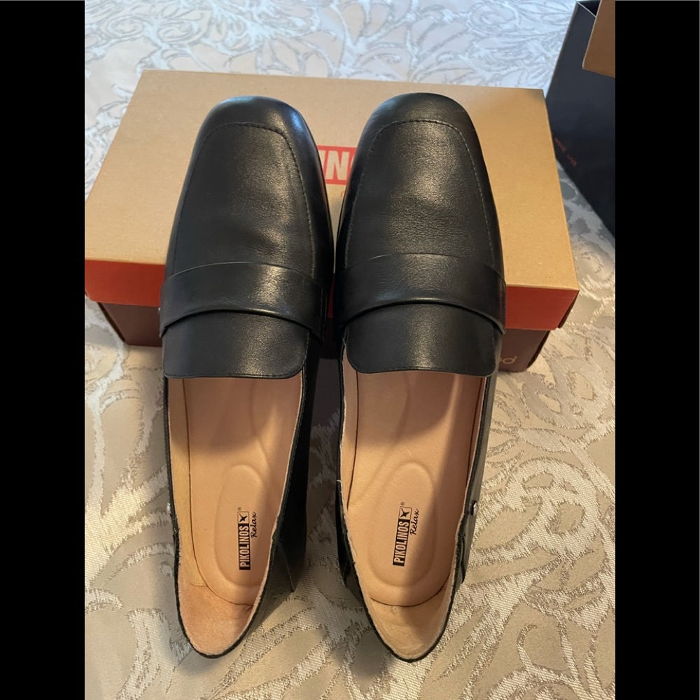 Women's Black Leather Loafers